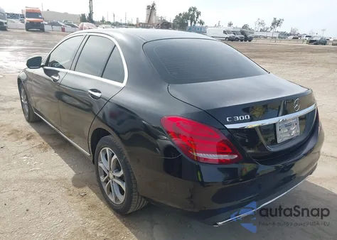 2015 Mercedes-Benz C-Class C 300 из США, поврежденный, VIN 55SWF4KB3FU005460